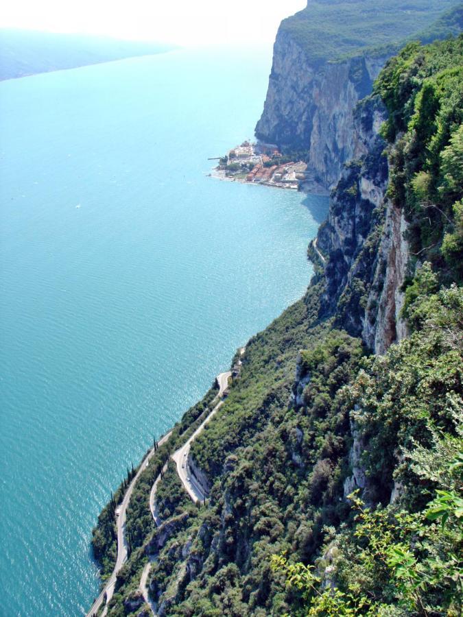 Casa Marsilva - Holiday Apartment With Roof Terrace, Near The Lake Toscolano Maderno Bagian luar foto